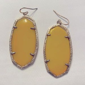 Kendra Scott Elle Gold Drop Earring in yellow